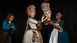 Marie Antoinette bittet zum Kaffee